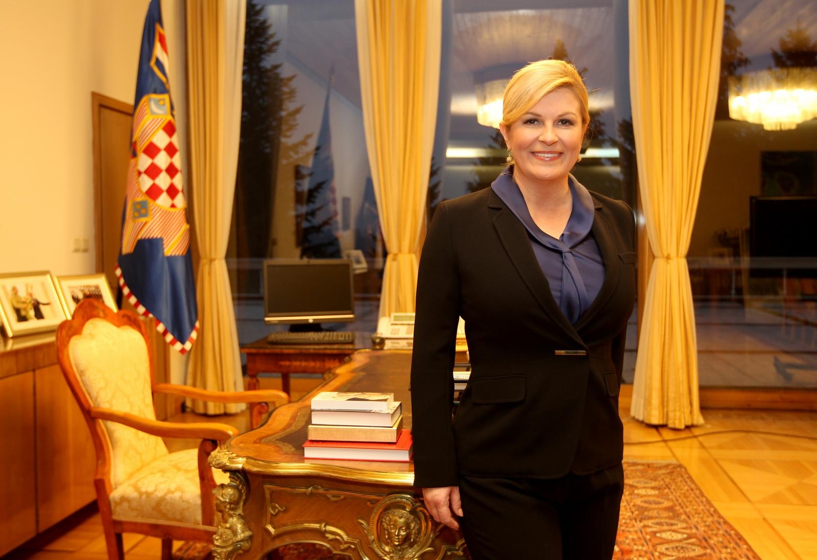 женщина президент хорватии фото в купальнике